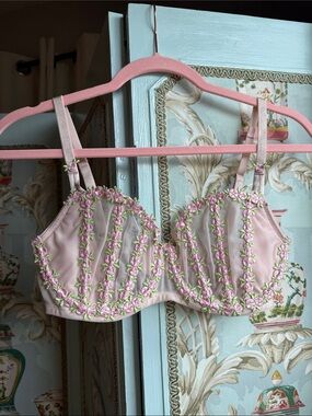 Victoria's Secret Pink Floral Appliqué Underwire Bra